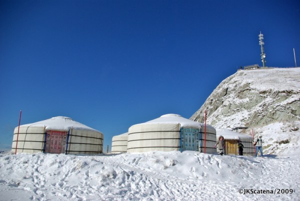 Os Yourtes de Rochers-de-Naye (1)