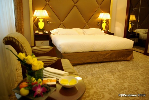 Cama super confortável e frutas, como pedi com antecedência