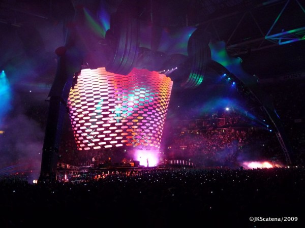 U2 @ Amsterdam: Screen U2 @ Amsterdam: Screen