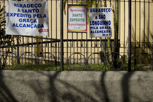 Agradeço às graças alcançadas