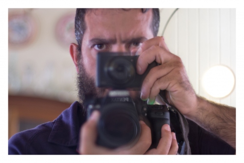 Duas fotografias em um tempo: eu, minha Canon e minha Pentax