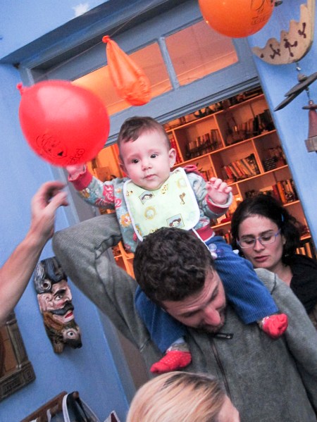 Molecadinha fazendo a festa!